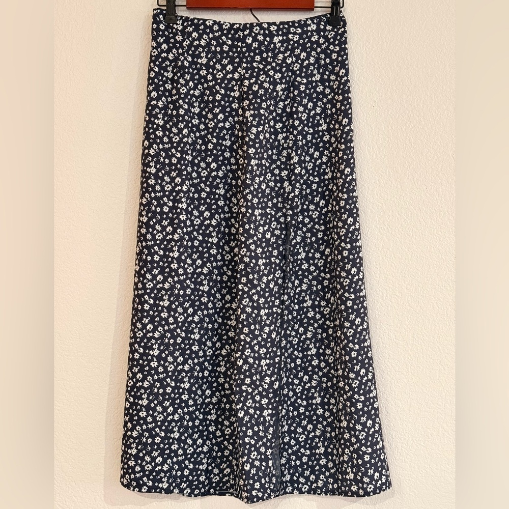 SHEIN Frenchy Ditsy Floral Print Split Thigh Skirt